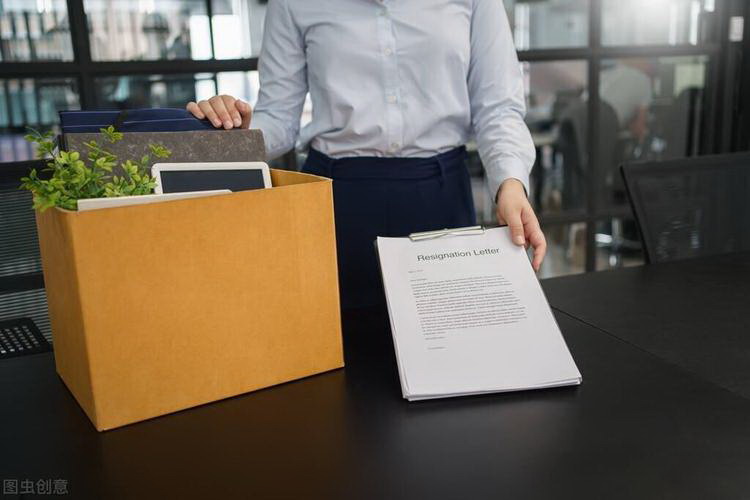 职场故事让敌人活下去